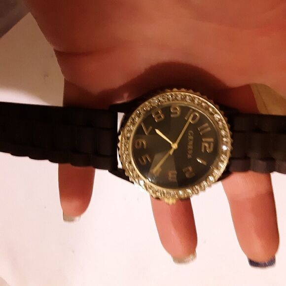 Dark brown colored Geneva watch - Picture 1 of 8